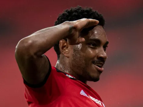 Santos quer Vitinho e mais 2 exigências por "ok" ao Flamengo sobre João Paulo