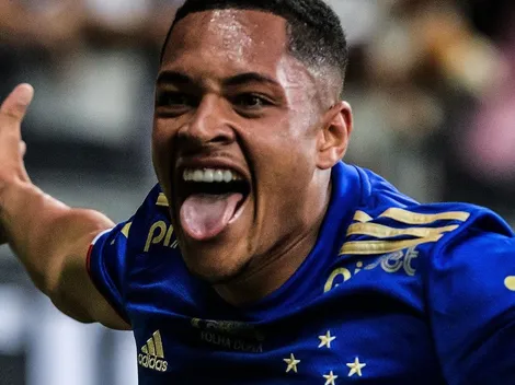 Na lata! Cruzeiro ‘apimenta’ polêmica e posta gol de Vitor Roque com recado para o Atlético