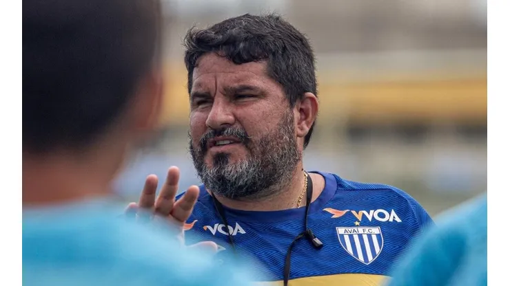 Leandro Boeira/ @AvaiFC/ "Trabalhar forte pela classificação"; Barroca projeta confronto do Avaí pela Copa do Brasil