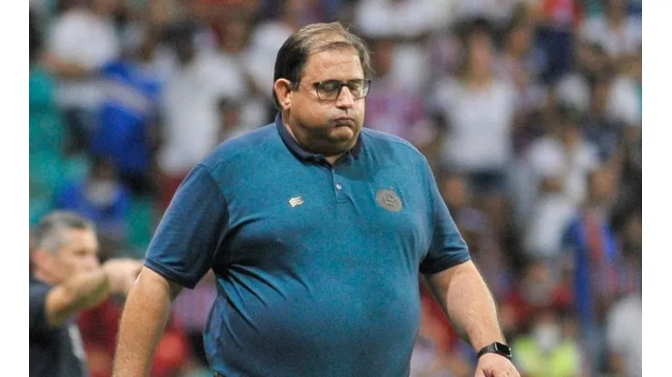 Foto: (Jhony Pinho/AGIF) - Guto Ferreira está pressionado no cargo técnico do Bahia