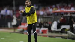 Foto: Alan Morici/AGIF - Vítor Pereira sofreu críticas após derrota contra o São Paulo