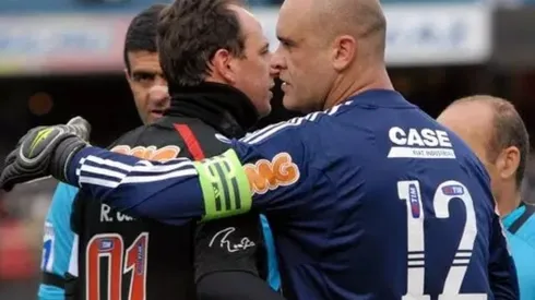 Alan Morici/AGIF. Marcos saúda vitória de rival Rogério Ceni, após revés sobre o Corinthians.