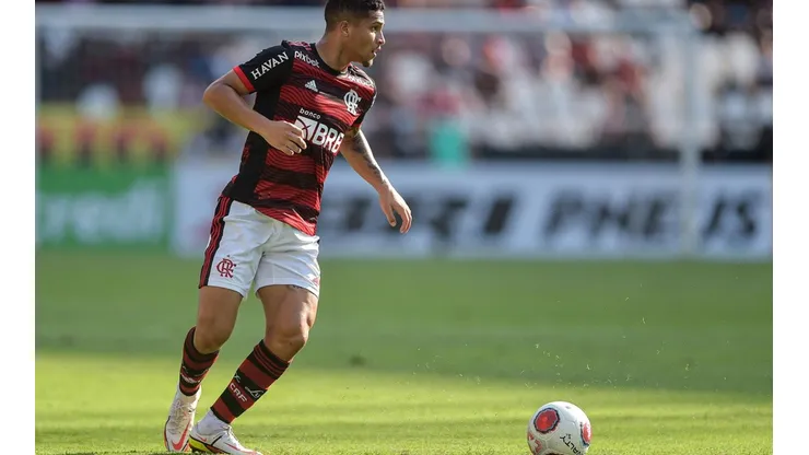João Gomes 'fecha' com Casimiro em discussão sobre polêmica no clássico entre Flamengo e Vasco