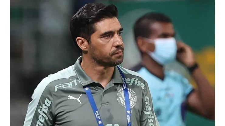 Foto: Cesar Greco - Abel teria recusado oferta de contrato mais longo do Palmeiras por medo de demissão e preocupação da rotina de sua família pra SP