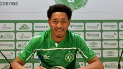 Júlia Galvão/Chapecoense. O lateral-direito da equipe veio da base da Chapecoense e atua pelo profissional desde 2021.