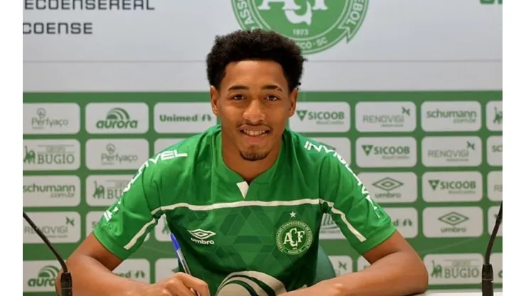 Júlia Galvão/Chapecoense. O lateral-direito da equipe veio da base da Chapecoense e atua pelo profissional desde 2021.