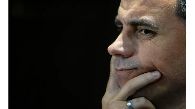 - O dirigente está analisando a situação do jogador