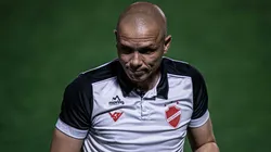 Foto: (Heber Gomes/AGIF) - Higo Magalhães dará uma chance ao zagueiro reserva do Vila Nova: Ricardo Lima