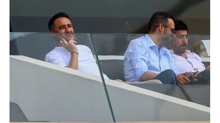 Foto: Marcello Zambrana/AGIF - Vitor Pereira faz sua estreia neste sábado contra o São Paulo