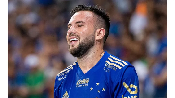 Foto: Alessandra Torres/AGIF - Giovanni é desfalque para o clássico contra o Atlético-MG