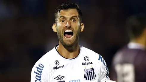 Santos é informado sobre decisão do Almería sobre Baptistão