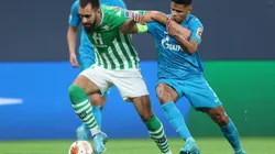 Foto: Anatoliy Medved/Icon Sportswire via Getty Images - Douglas Santos (à dir) defende atualmente o Zenit, da Rússia