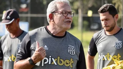 Diego Almeida/Ponte Press. Recém-chegado no clube, Hélio dos Anjos tem bastante trabalho para entrosar a equipe.
