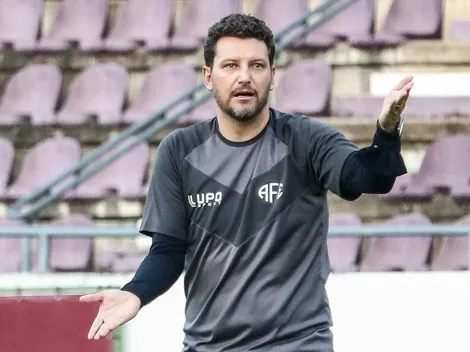 Elano, da Ferroviária, admite que deu "chute na cadeira" em jogo da Copa do Brasil