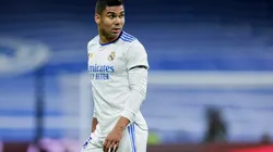 Foto: David S. Bustamante/Soccrates/Getty Images | Casemiro não será o único desfalque do Real Madrid diante do PSG