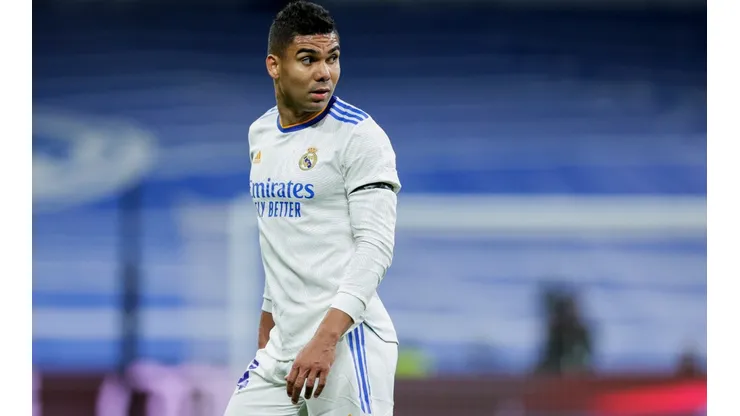 Foto: David S. Bustamante/Soccrates/Getty Images | Casemiro não será o único desfalque do Real Madrid diante do PSG