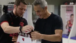 Paulo Sousa em encontro com técnico Gustavo de Conti (Foto: Twitter oficial do Flamengo)