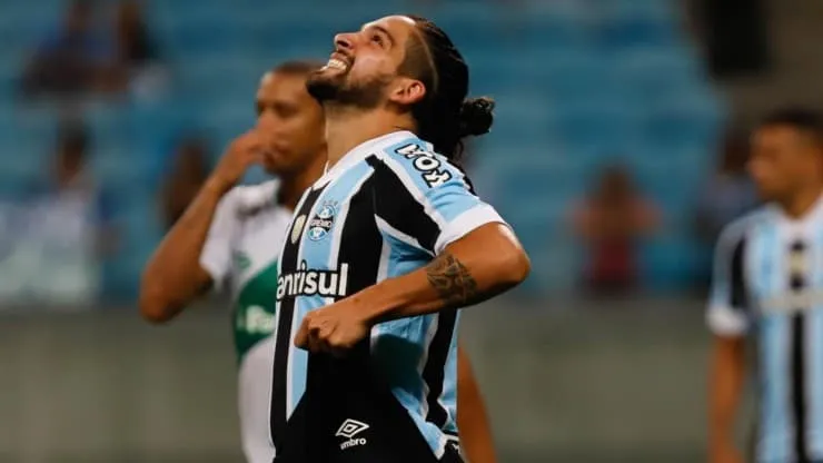 Foto: Maxi Franzoi/AGIF - Martin Benítez pode virar "dor de cabeça" no Grêmio