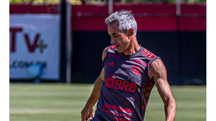- O técnico ficou impressionado com o desempenho do volante nos treinamentos