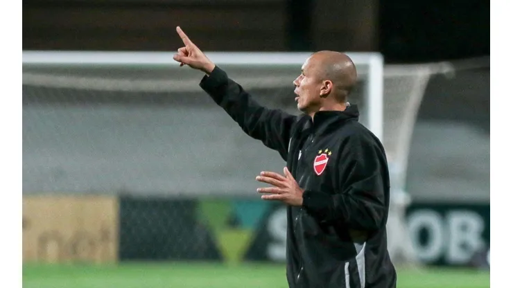 Robson Mafra/AGIF - Treinador celebra classificação e ignora empate