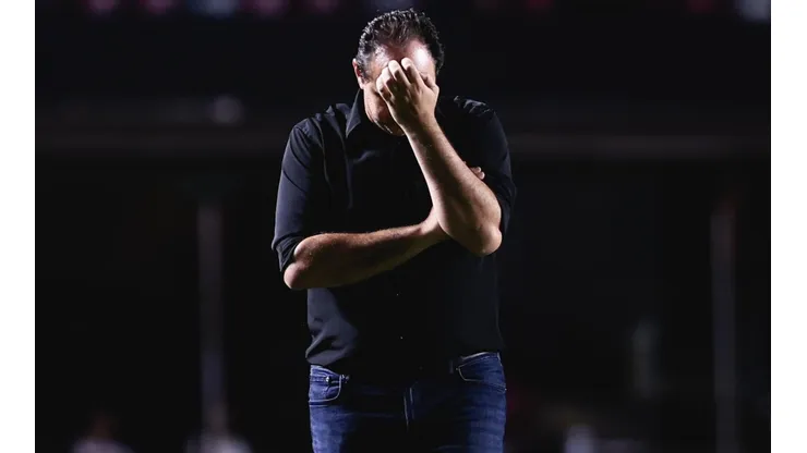 Rogério Ceni pediu um zagueiro para a diretoria do São Paulo (Foto: Ettore Chiereguini/AGIF)