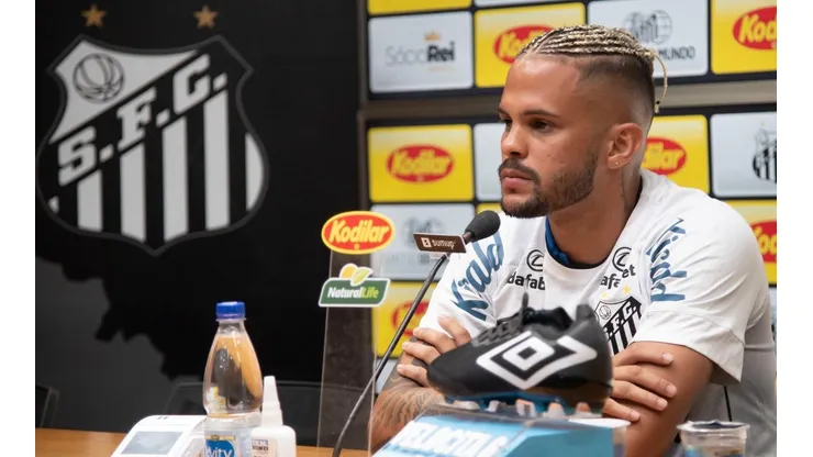 Foto: Ivan Storti/Santos FC | Auro foi apresentado na tarde desta quinta-feira, 03