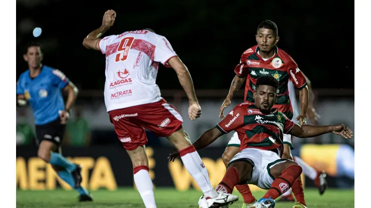 Jorge Rodrigues/AGIF - CRB foi eliminado pela Portuguesa-RJ