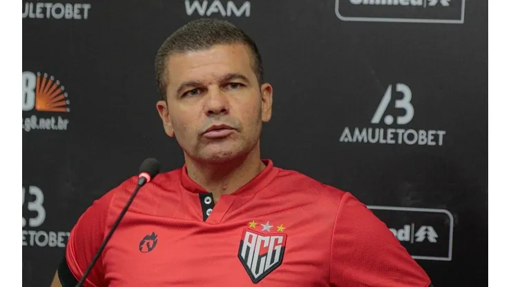 Créditos da foto: Twitter oficial do Atlético Goianiense/ Bruno Corsino-ACG - Treinador pode perder lateral recém-chegado