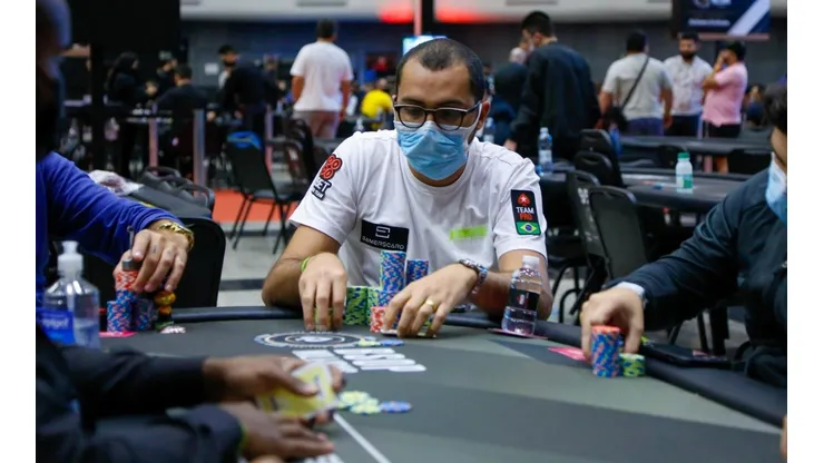 Rafael Moraes passou dicas que envolvem poker e negócios (Foto: Fabricio Júnior/BSOP)