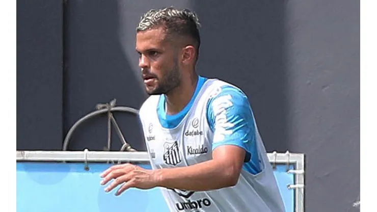Foto: Pedro Ernesto Guerra Azevedo/Santos FC - Auro concedeu sua primeira coletiva como atleta do Santos
