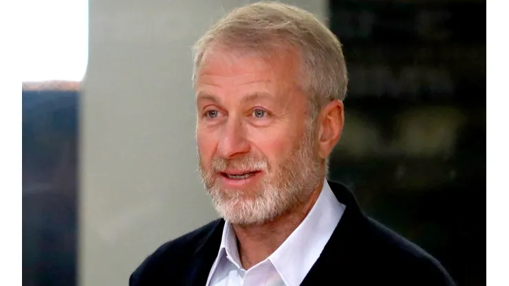 Roman Abramovich anuncia que Chelsea está à venda; processo não será feito de forma apressada