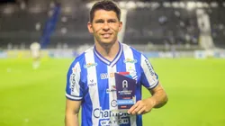 Foto: (Twitter Oficial CSA/Morgana Oliveira/Divulgação) - Osvaldo ainda foi eleito o craque do jogo após marcar seu primeiro gol pelo CSA nesta quarta (2)