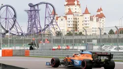 Foto: Sergei Fadeichev\TASS via Getty Images - Daniel Ricciardo guia McLaren no GP da Rússia da F1 em 2021