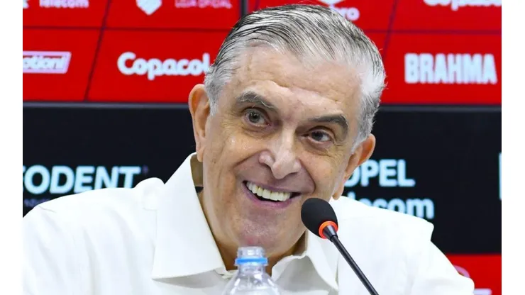 Foto: Divulgação / Athletico - Petraglia toma decisão sobre negociação com medalhão do Flamengo