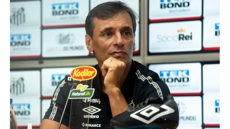 Foto: Ivan Storti/Santos FC - Fabián Bustos não desconversou e confirmou tratativas por Maicon, do Cruzeiro