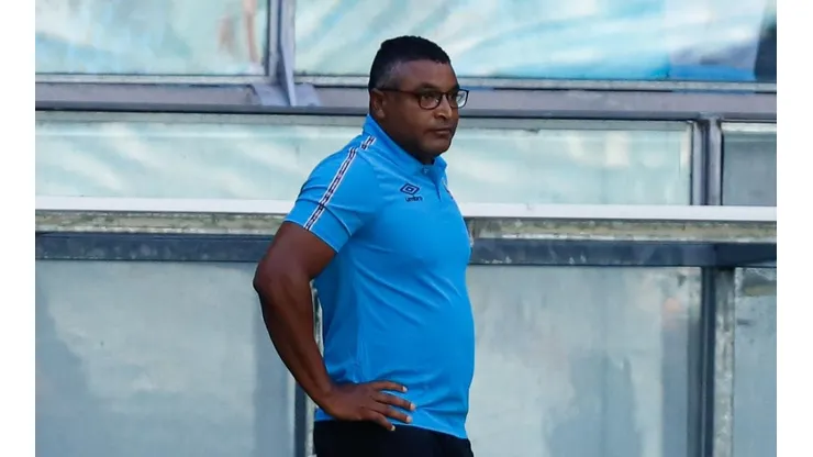 Foto: Maxi Franzoi/AGIF - Reserva de Roger Machado pode ter contrato rescindindo no Grêmio