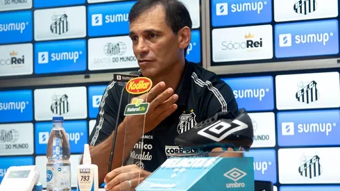 Foto: Ivan Storti/Santos FC | Bustos foi apresentado oficialmente como treinador do Santos