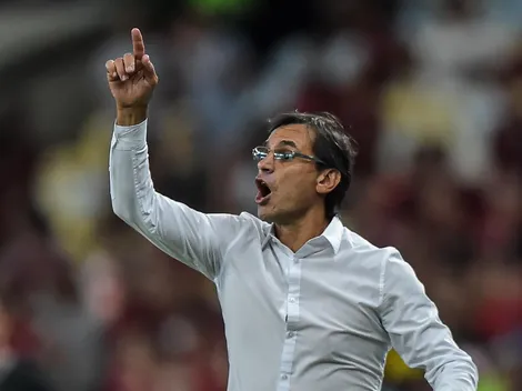 Meia ‘curinga’ do Santos está na reta final de contrato e futuro do jogador depende de Bustos