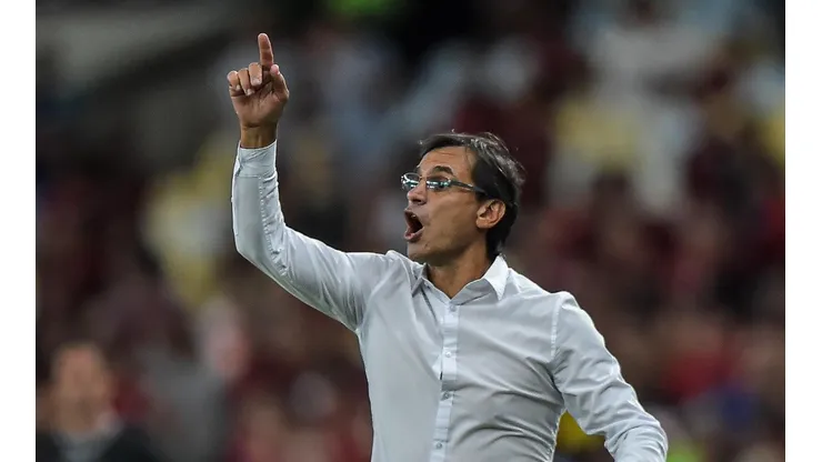 Foto: Thiago Ribeiro/AGIF | Fabián Bustos chega para colocar o Santos de volta no caminho das vitórias