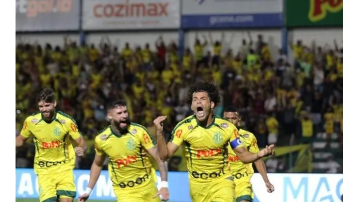 Marcos Freitas/Agência Mirassol/ Camilo, ex-Internacional, comemorando gol contra o Grêmio.