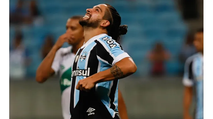 Foto: Maxi Franzoi/AGIF - Martin Benítez em um mês já tem irritado a torcida do Grêmio e vascaínos "ironizam" sobre a situação