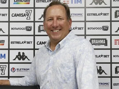 John Textor é informado que por R$ 28,8 milhões contratação poderia ser fechada