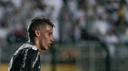 Pedrinho em ação com a camisa do Corinthians (Foto: Marcello Zambrana/AGIF)