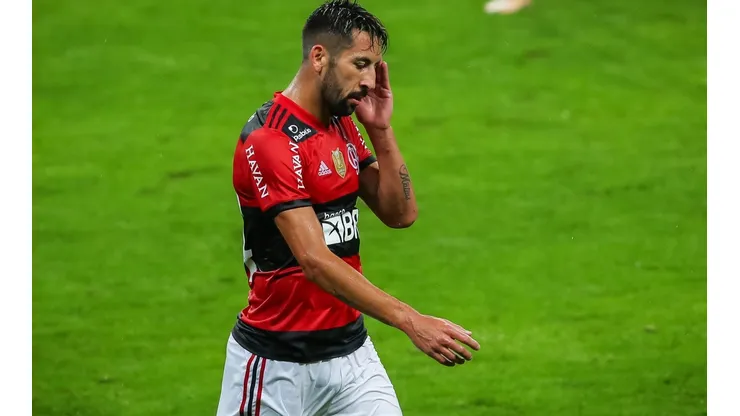 Pedro H. Tesch/AGIF - Isla será afastado de jogo do Flamengo