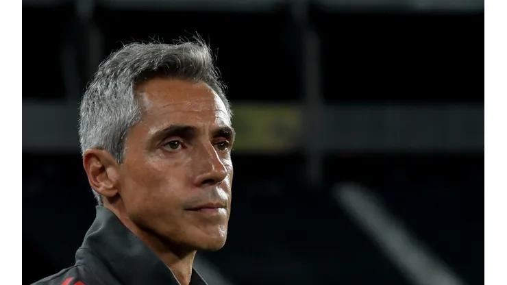 Paulo Sousa tem sido questionado no Flamengo (Foto: Thiago Ribeiro/AGIF)