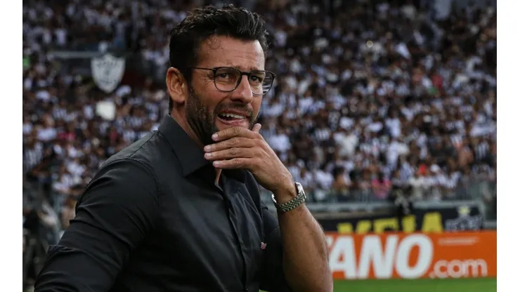 Fernando Moreno/AGIF - Alberto Valentim pode ter retorno de atacante no Athletico