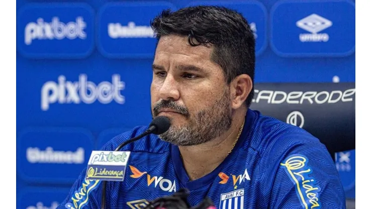 Leandro Boeira/Avaí/ "Assumir nossas responsabilidades"; Barroca não poupa Avaí após goleada em clássico