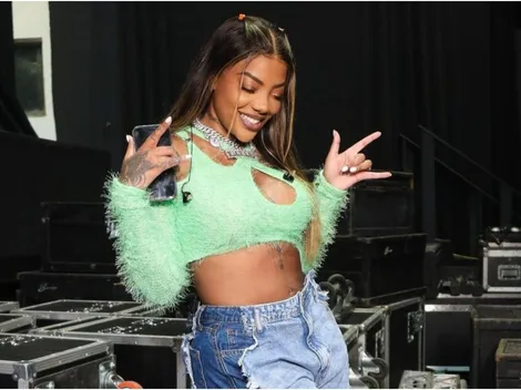 É hoje! Ludmilla posta foto jogando poker online e coloca legenda: “paz terrível”