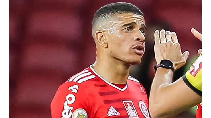 Foto: Pedro H. Tesch/AGIF - Taison pode perder o clássico.