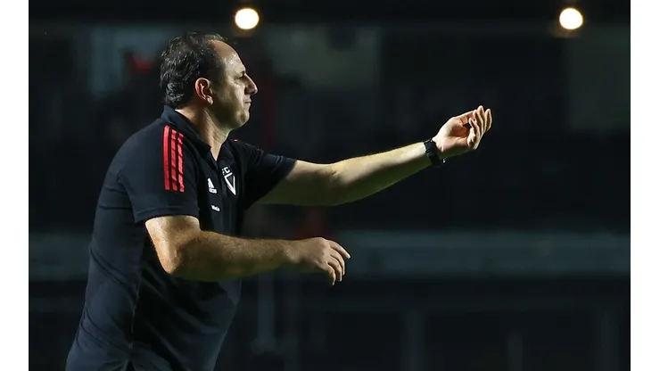 Marcello Zambrana/AGIF. Rogério Ceni tem feito rodízios entre os jogadores do elenco afim de adaptá-los para a temporada completa.